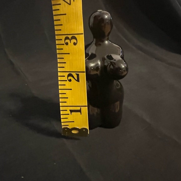 White and Black Body Figurine Salt and Pepper Shakers - Picture 7 of 8